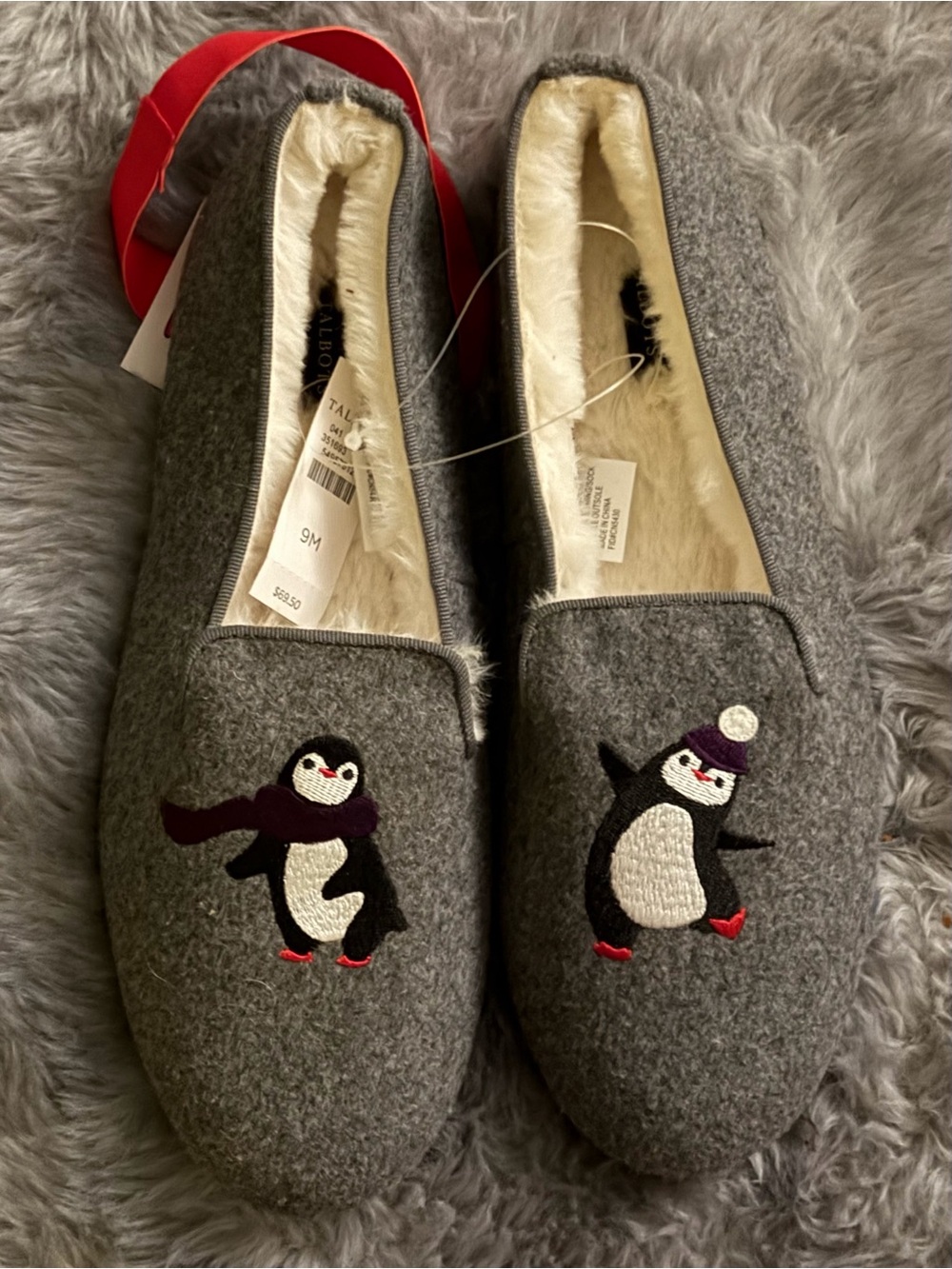 Talbots size 9 women’s grey felt penguin embroidered slippers. New